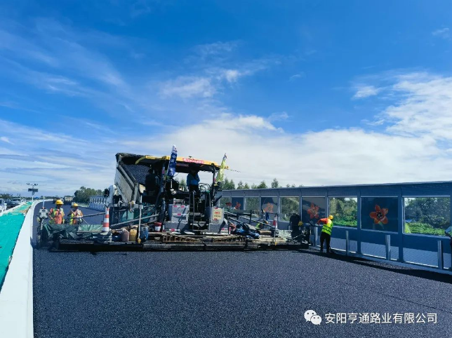 湛江環城高速路面GAC-16C型瀝青混凝土上面層試驗段圓 滿成功